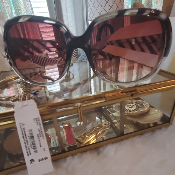 SOLD Chico's sunglasses - Picture 4 of 5
